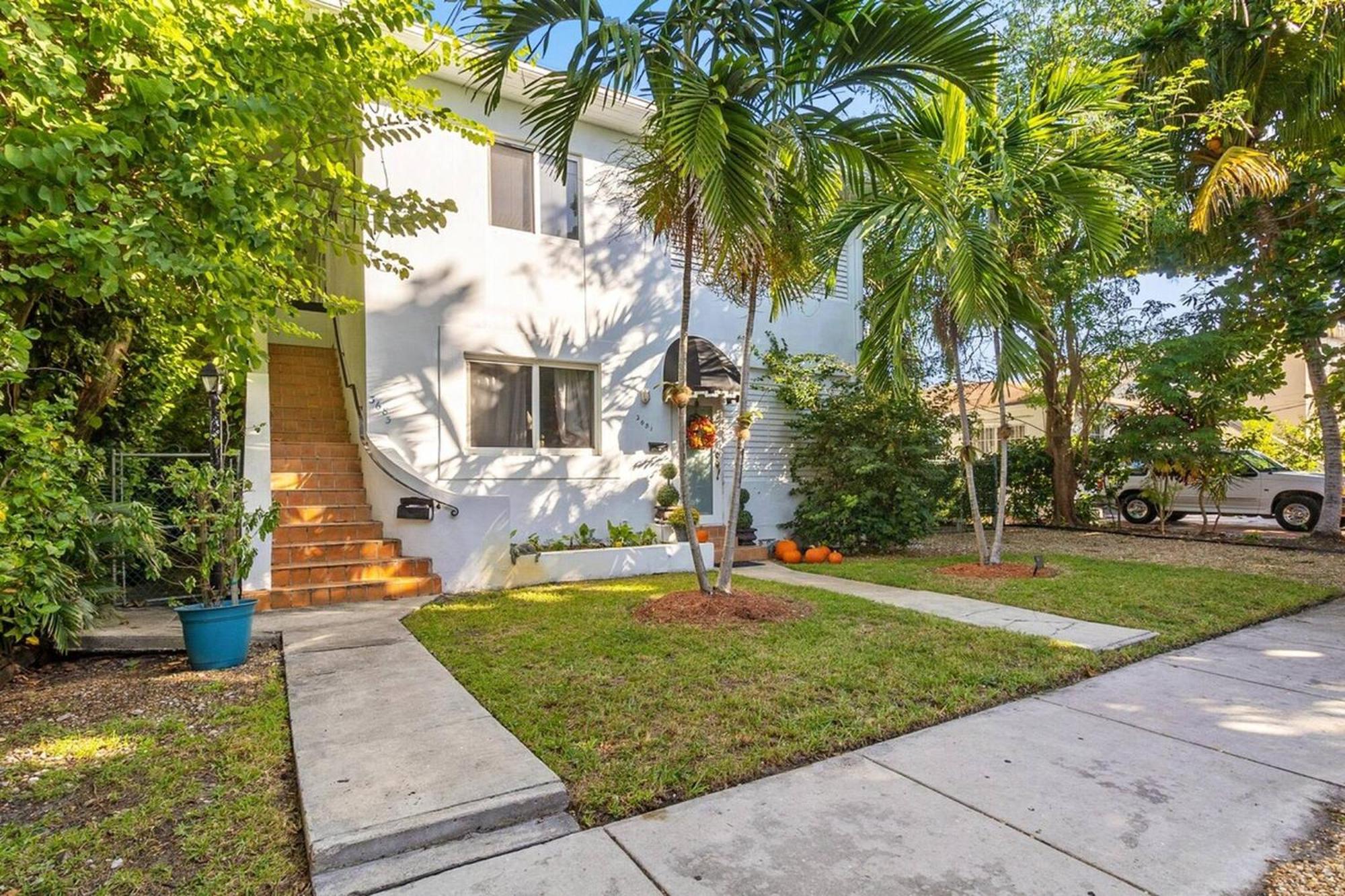 3 Bedroom With Backyard Oasis * Miami