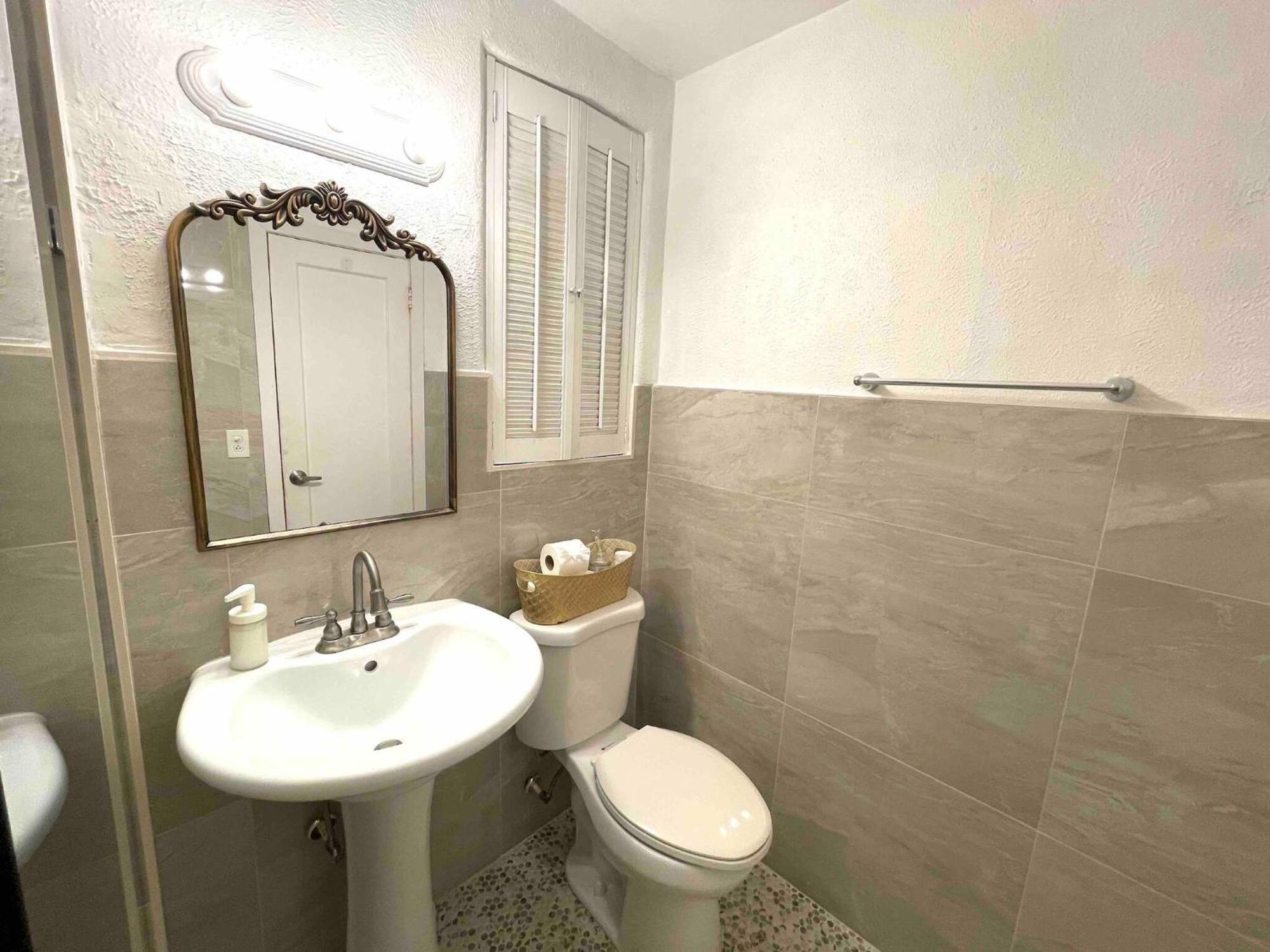 3 Bedroom With Backyard Oasis Apartment Miami