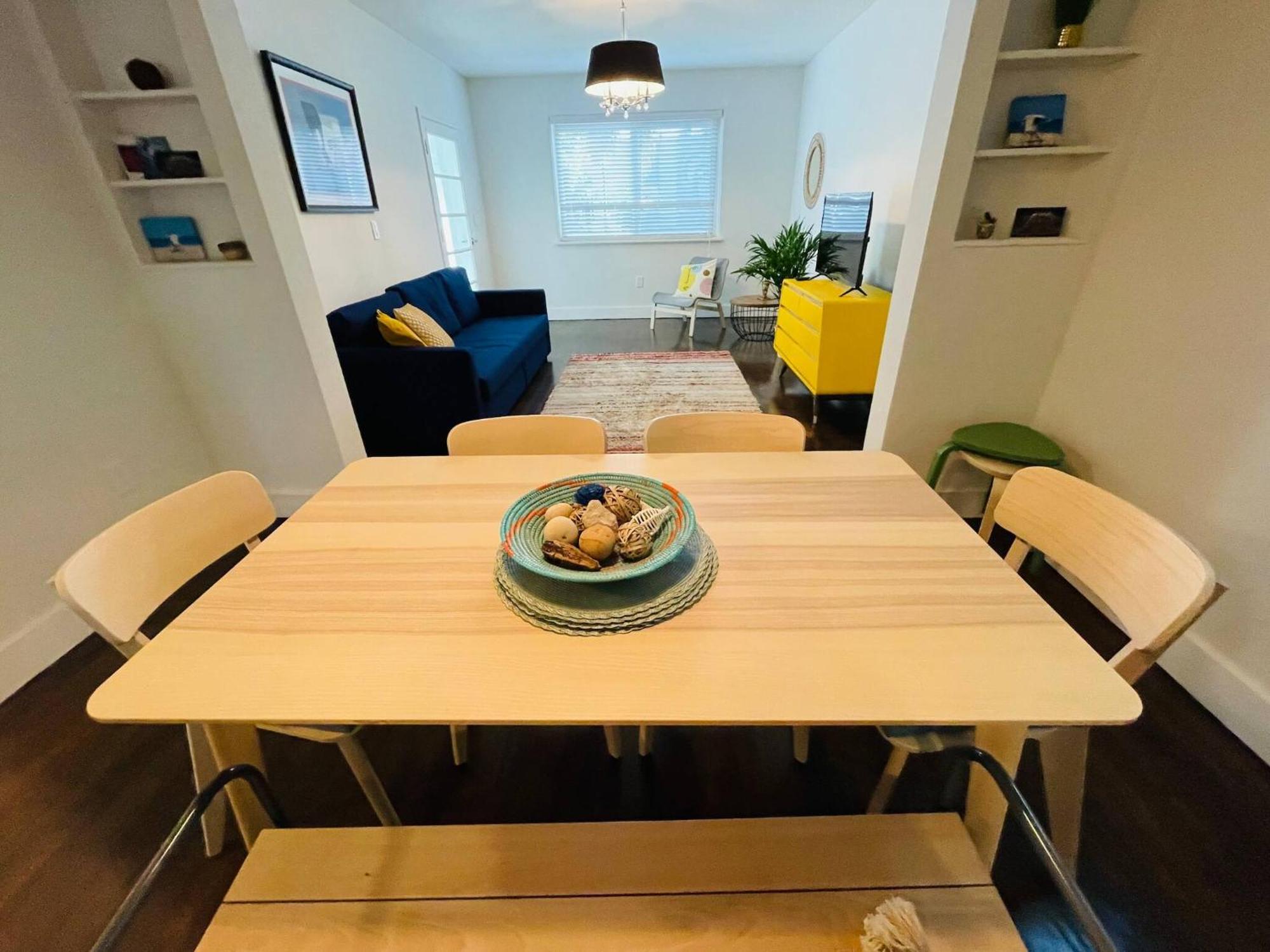 Apartment 3 Bedroom With Backyard Oasis