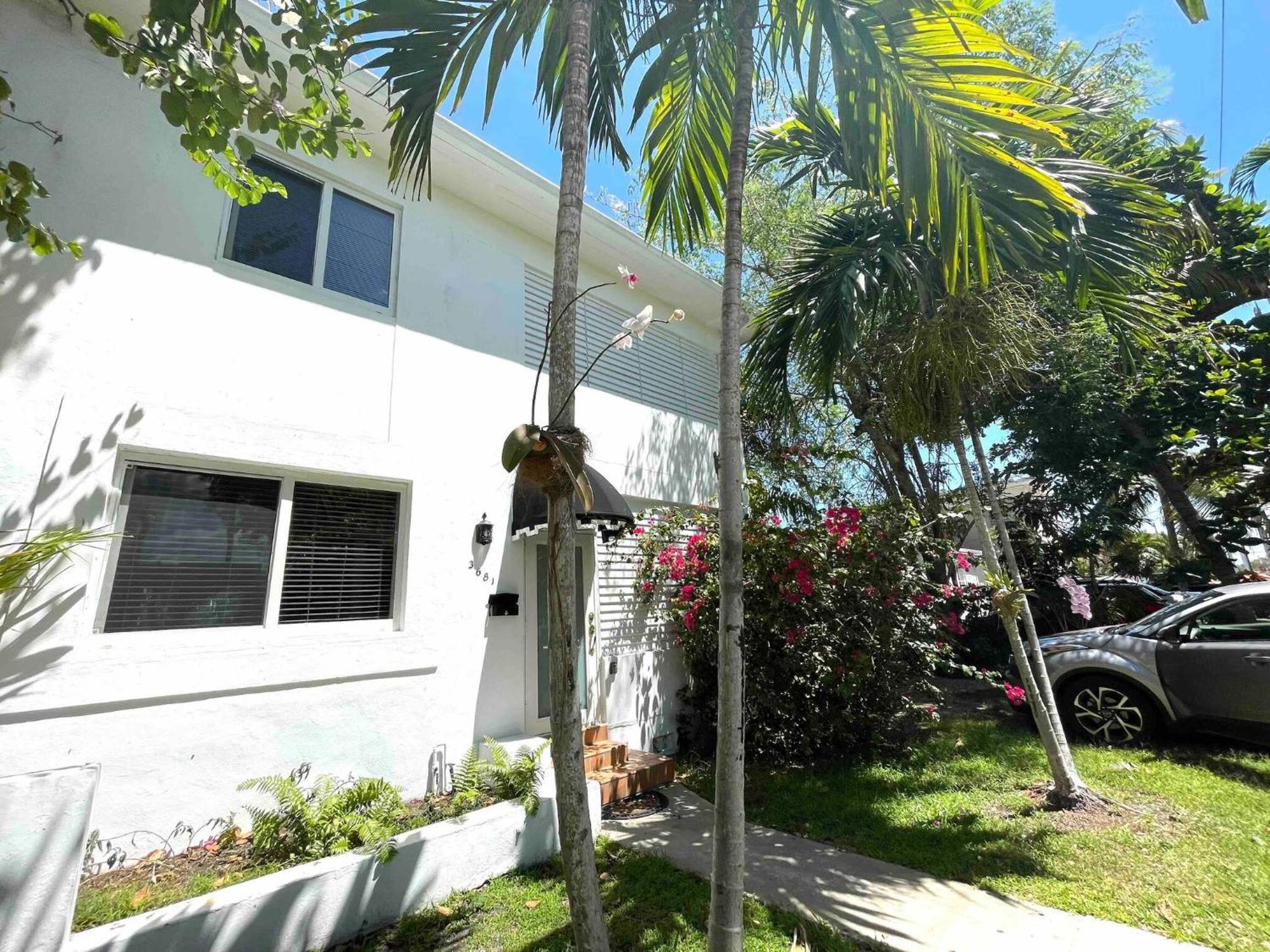 3 Bedroom With Backyard Oasis Apartment Miami