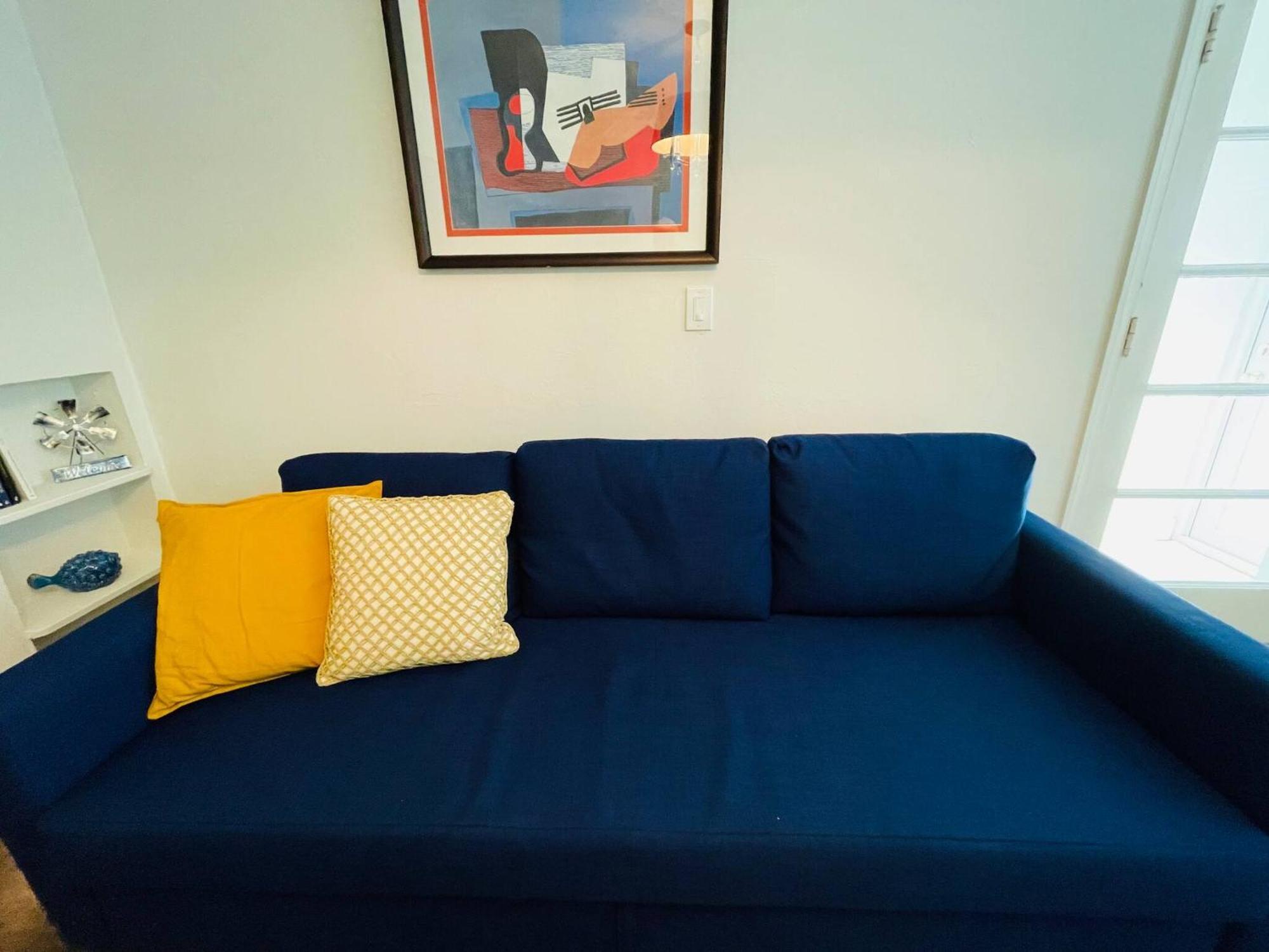 3 Bedroom With Backyard Oasis Miami