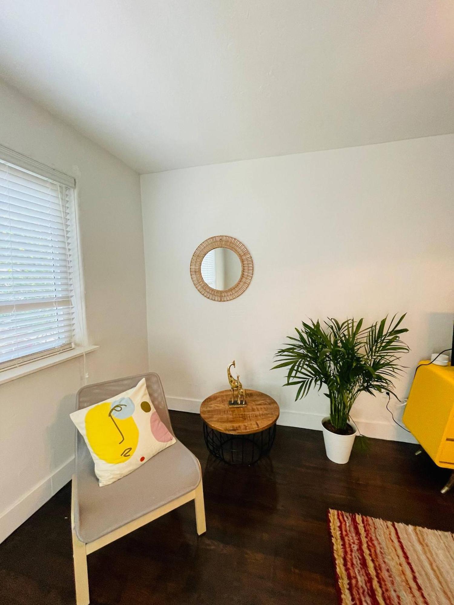 3 Bedroom With Backyard Oasis Apartment